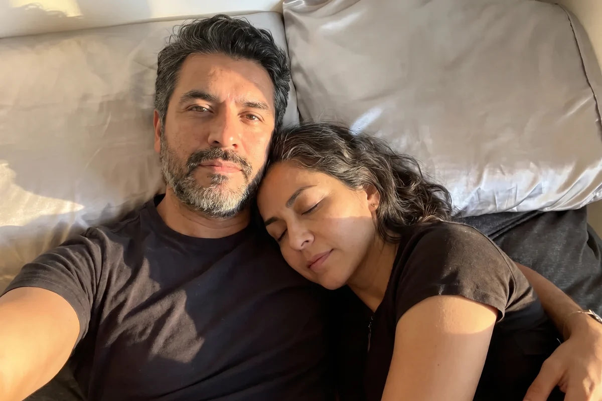 Pareja descansando junta y tranquila